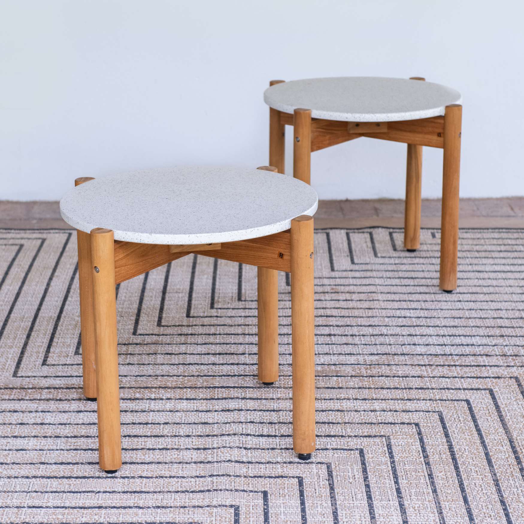 32 Serene Side Table - Image 1